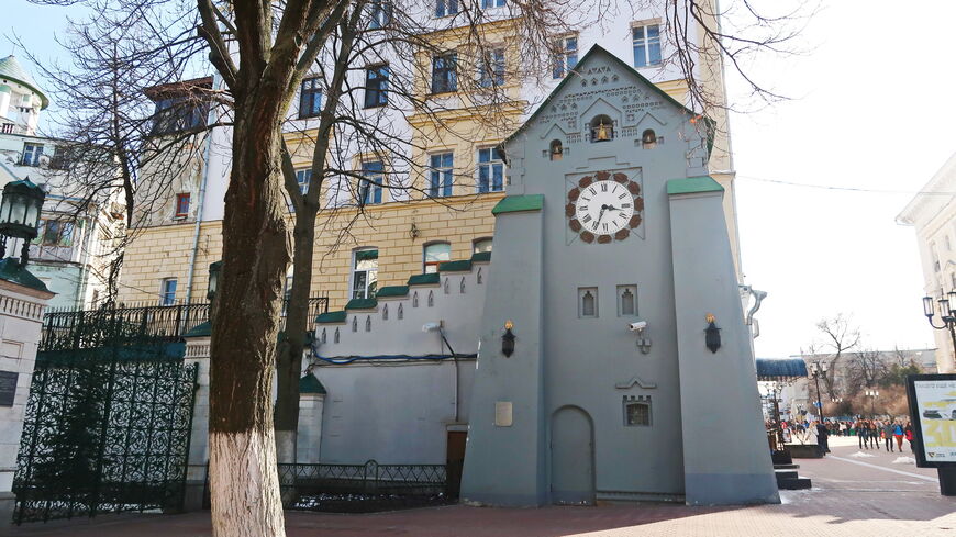Башня с часами, входящая в комплекс сооружений Госбанка