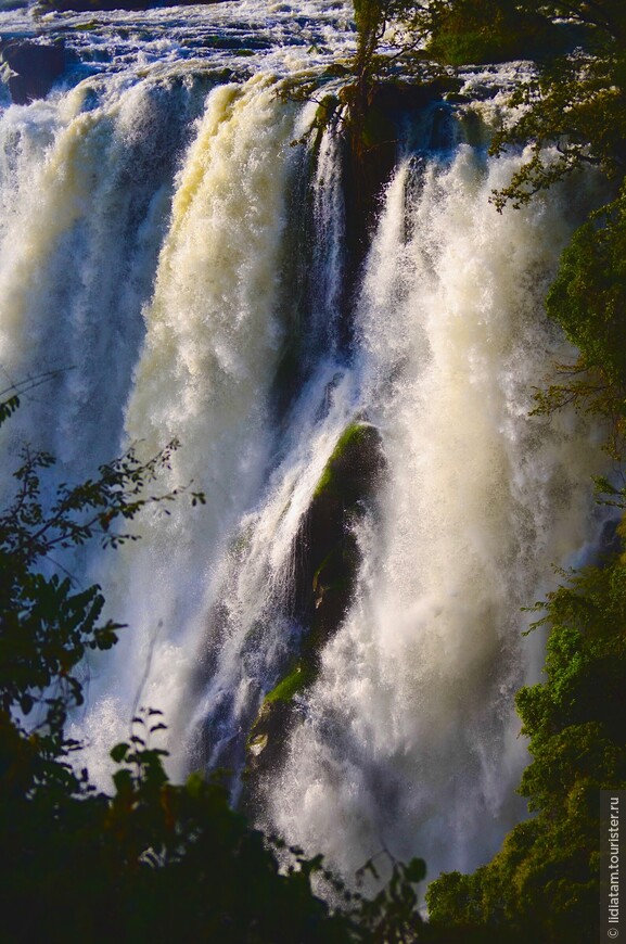 Водопад Виктория со стороны Замбии