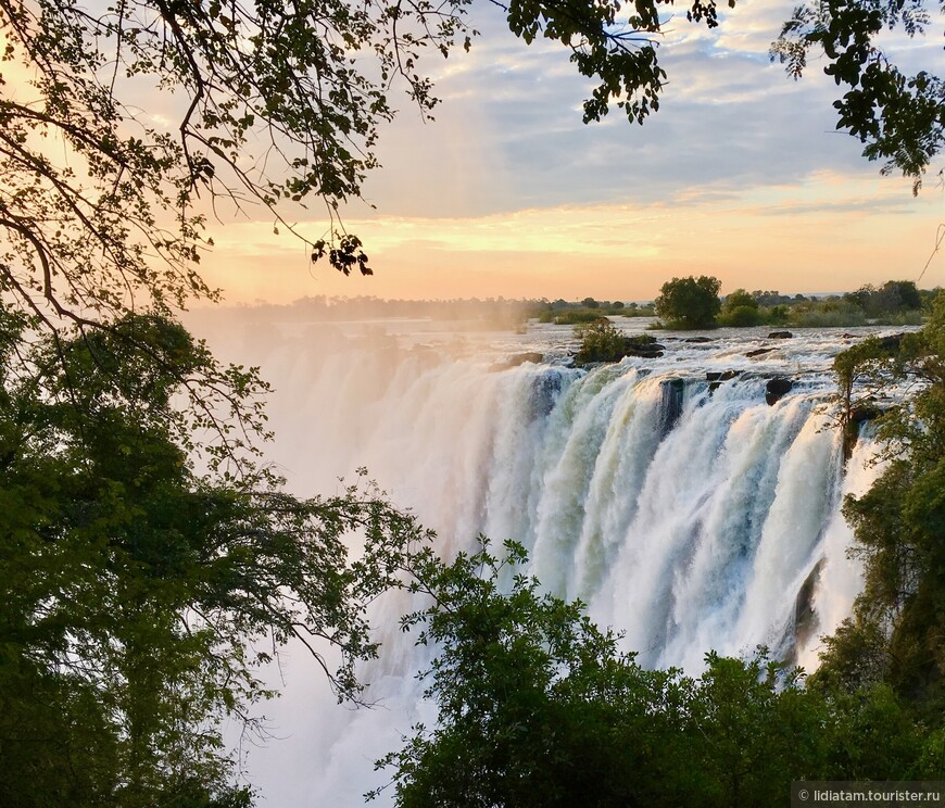 Водопад Виктория со стороны Замбии