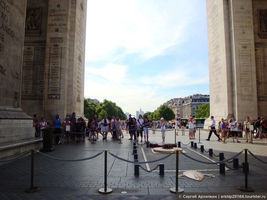 Триумфальная арка — визитная карточка Парижа