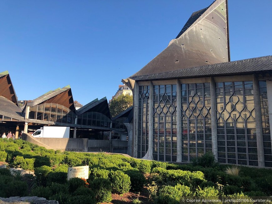Церковь Жанны Д`Арк в Руане — на месте где полыхал костер