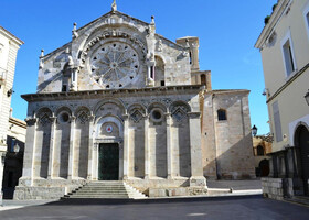 Средневековые соборы итальянской Трои