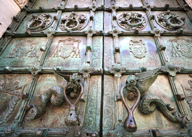 Бронзовые ворота 12 века