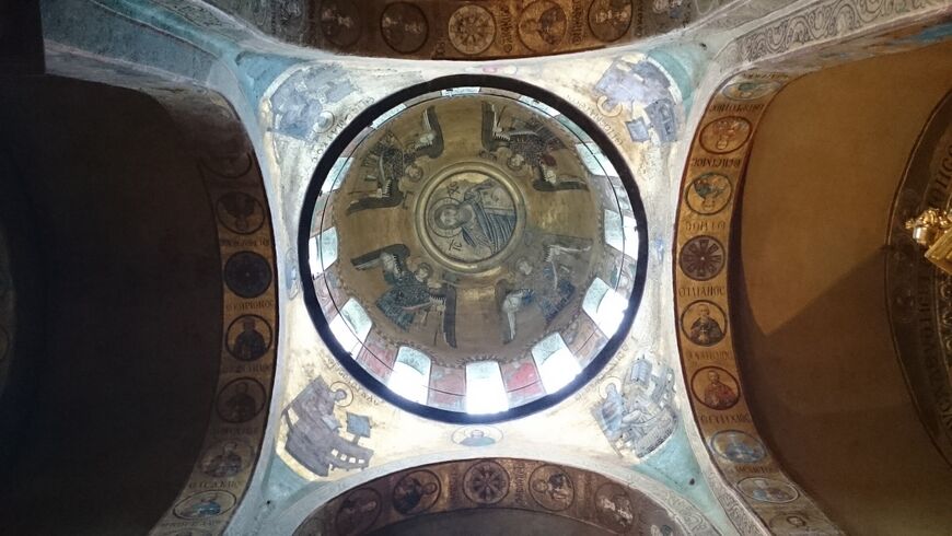 Мозаика с изображением Христа Вседержителя (Пантократора) в зените купола Софийского собора