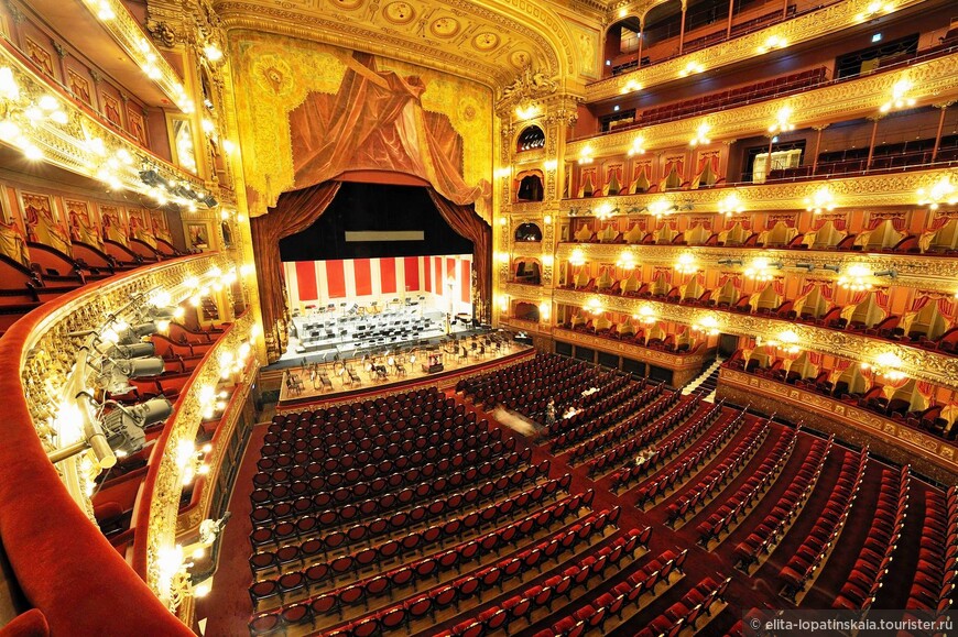 Один из лучших панорамных снимков Театра Колон (https://i.pinimg.com)
