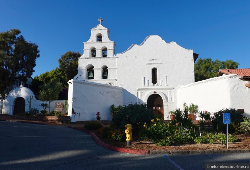 Это первая из Калифорнийских миссий — Mission Basilica San Diego de Alcalá. 