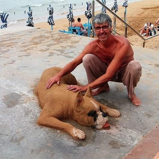 Они как живые: мужчина делает невероятно реалистичные скульптуры животных из песка
