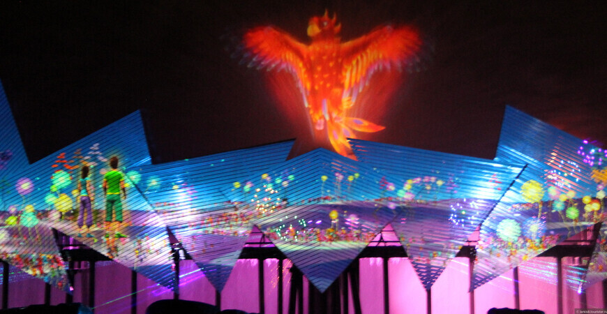 Лазерное шоу <br/> «Крылья времени» в Сингапуре (Wings of Time)