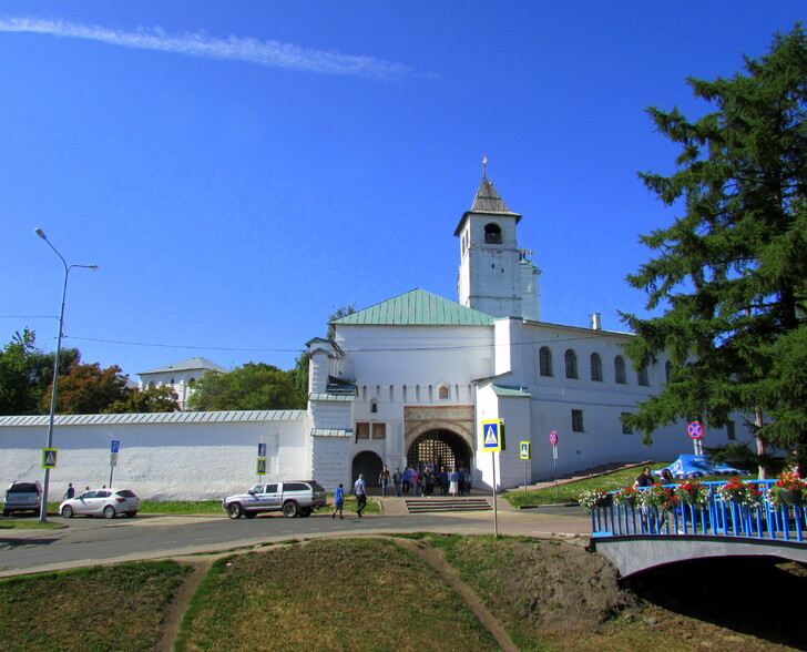 Святые ворота Спасо-Преображенского монастыря