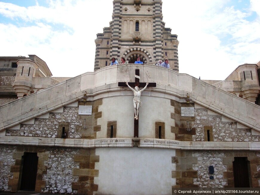 Главная достопримечательность Марселя — Базилика Нотр-Дам-де-ла-Гард