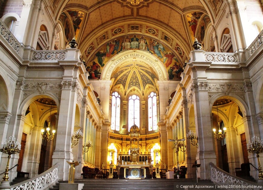 Собор Сент-Трините, или церковь Святой Троицы в центре Парижа