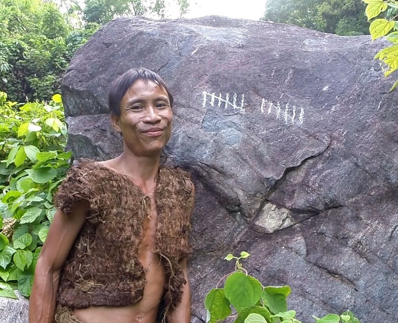 Удивительная история отца и сына, которые после семейной трагедии 40 лет прожили в джунглях (фото вьетнамского Маугли)