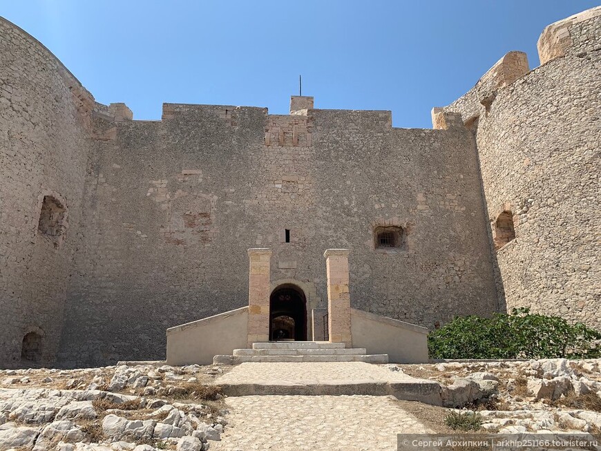 Тот самый замок Иф, где по роману Дюма был в заключении граф Монте-Кристо