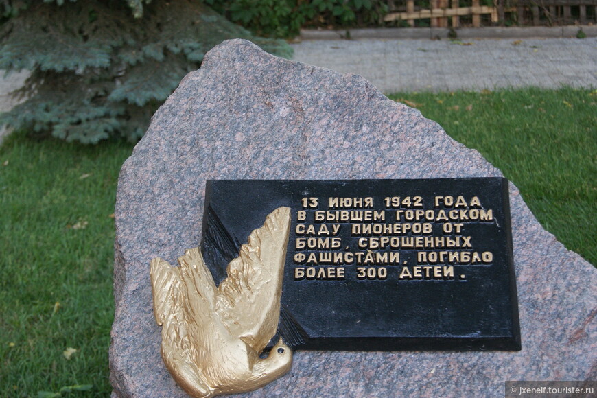 В память о погибших под бомбами 13 июня 1942 года
