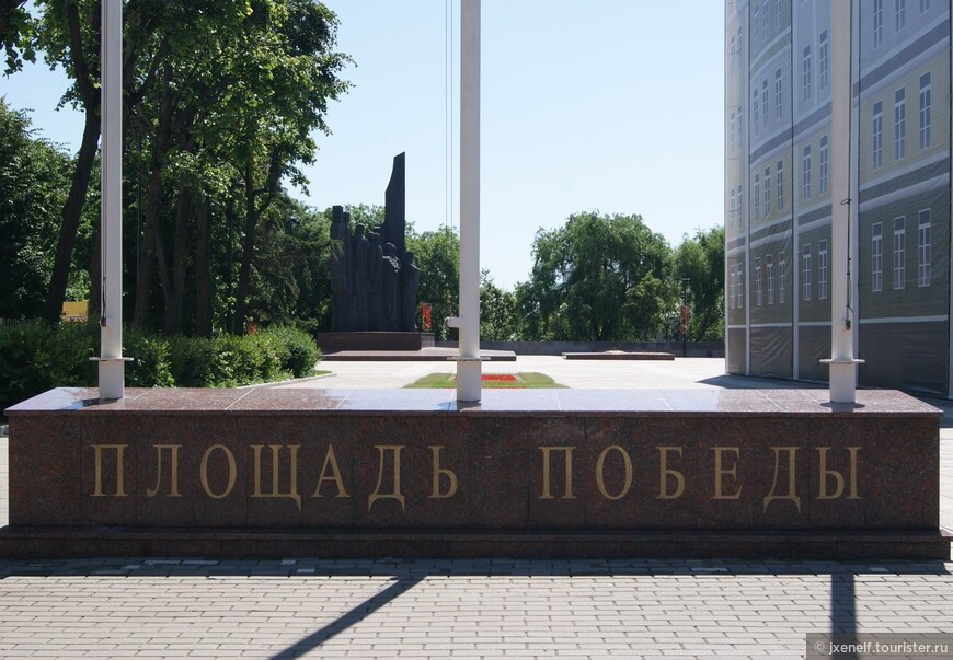 Площадь Победы появилась в Воронеже  на проспекте Революции   к 30-летию Победы, в мае 1975 года