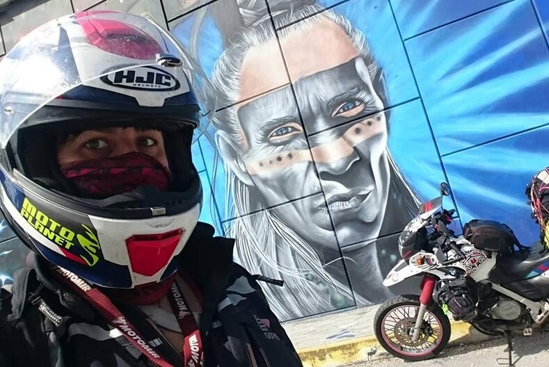 Девушка в одиночку отправилась в кругосветку на мотоцикле: встреча с сыном Че Гевары, помощь наркобарона и украденные документы