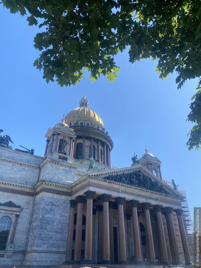 Исаакиевский собор прекрасный в любую погоду. 