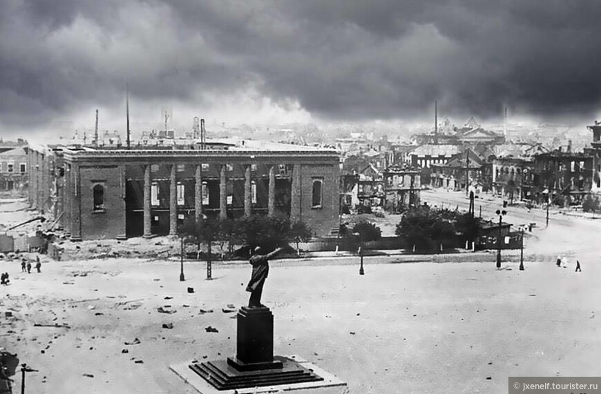Площадь 20-летия Октября (сейчас площадь Ленина) во время оккупации. Фото из интернета