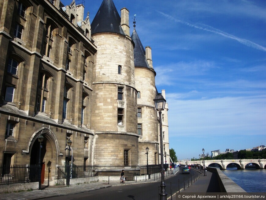 Консьержери — бывший королевский замок и тюрьма для королей в Париже
