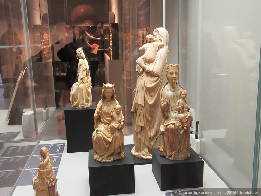 Музей средневековья и римские термы в особняке Клюни в Париже