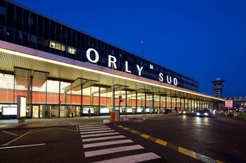 Парижский аэропорт Орли возобновил работу после трёхмесячной паузы