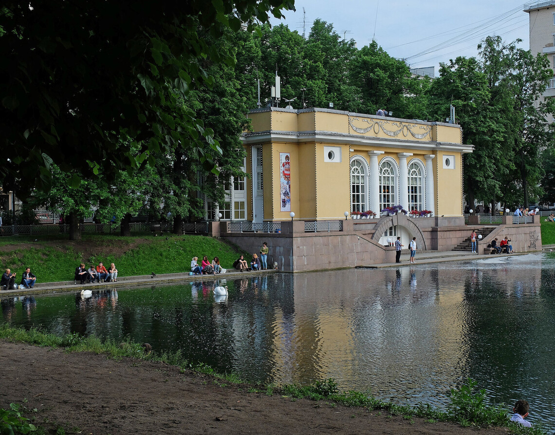 Патриаршие пруды метро