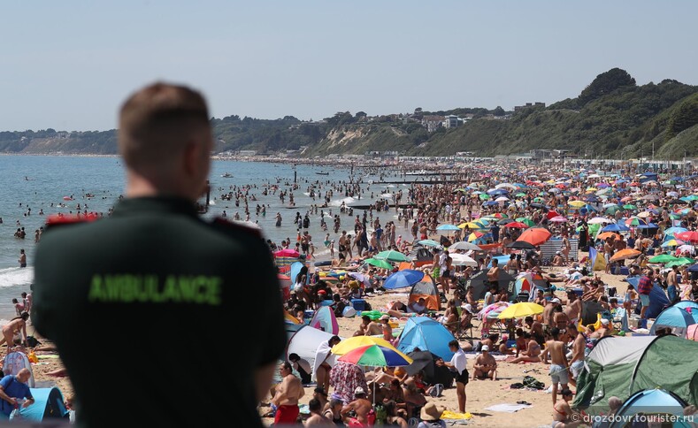 Аномальная жара выманивает британцев на пляжи (фото)
