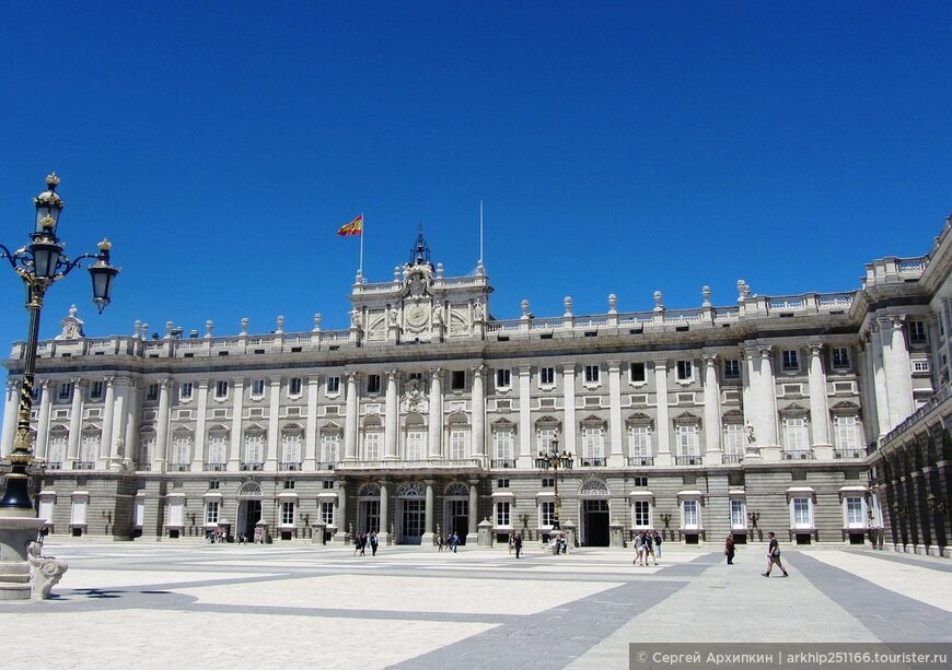 Королевский дворец в Мадриде — самый большой в Европе