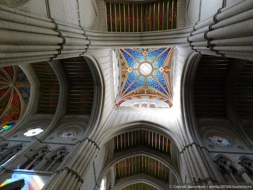 Кафедральный собор Альмудена — главный собор  Мадрида