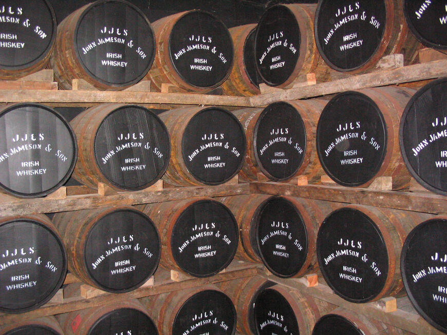 Виски хранится в бочках из американского дуба