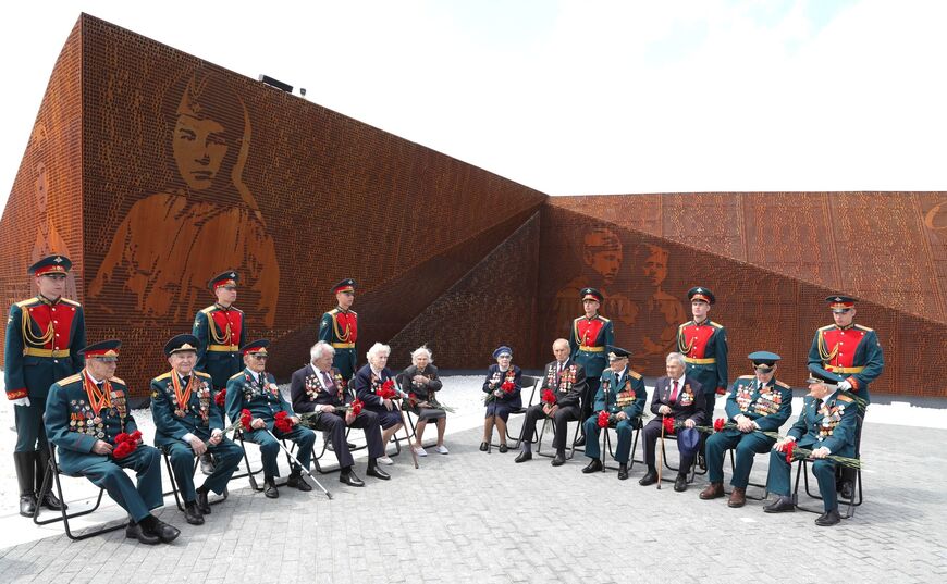 Ветераны Великой Отечественной войны – участники церемонии открытия Ржевского мемориала Советскому солдату
