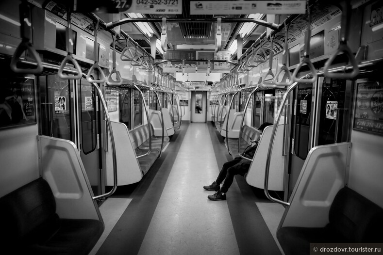 Карантин в Токио на чёрно-белых кадрах Даи Курокавы (фото)