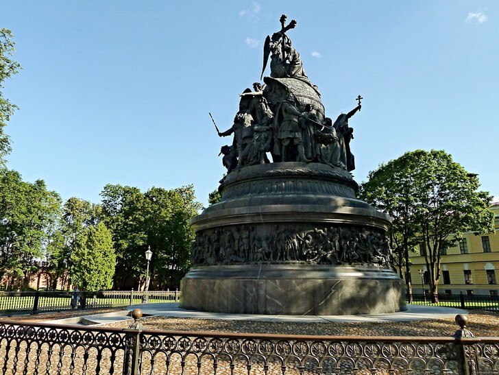 Памятник 1000-летию России
