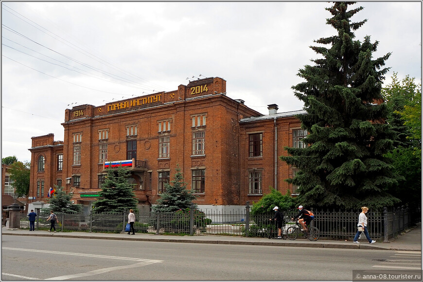 Здание второй женской гимназии, 1909-1915 гг. архитектор Т.А. Полков