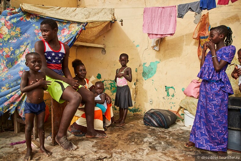 Вода отбирает у нас дом. Деревня в Сенегале проигрывает неравную схватку с Атлантическим океаном (фото)
