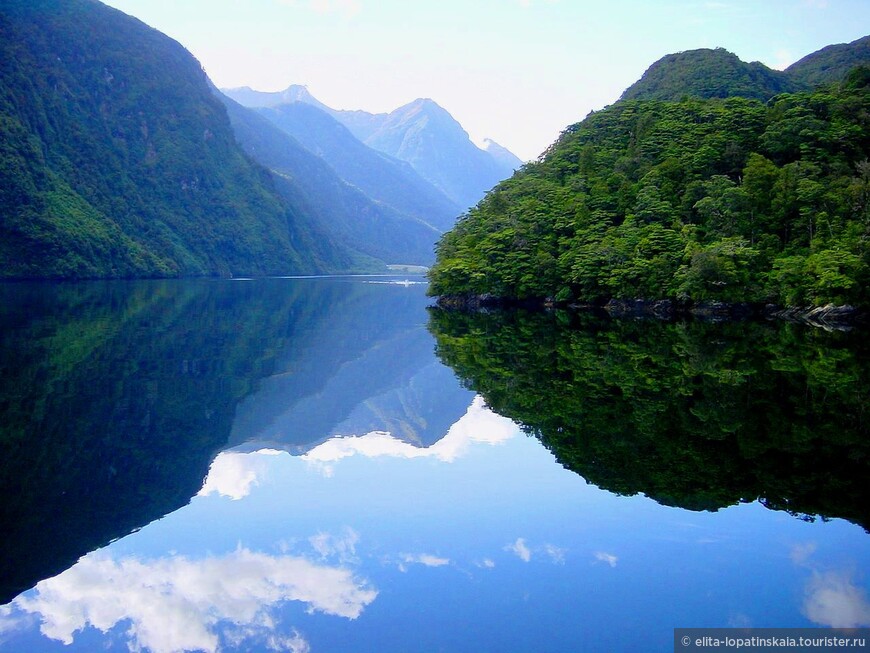 Фиорд Doubtful Sound. Наша встреча с ним в этот раз не состоялась. Но будет повод вернуться на Южный Остров ещё раз. Поэтому пока снимок с интернета. 