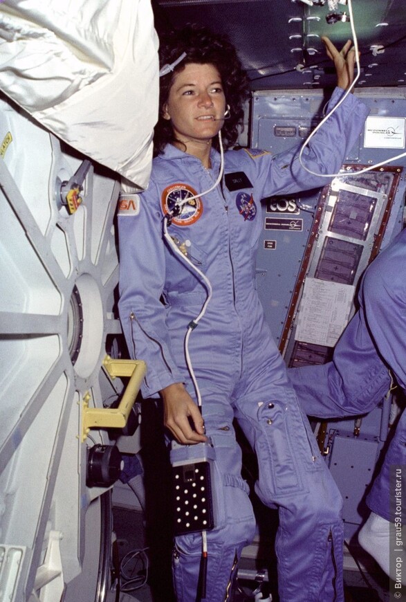 Салли Райд во время своего первого полёта на «Челленджере». 1983 год (Из Интернета)