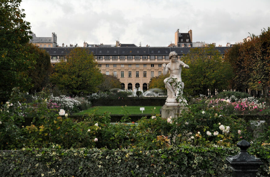 Дворец Пале-Рояль в Париже <br/> (Palais Royal)