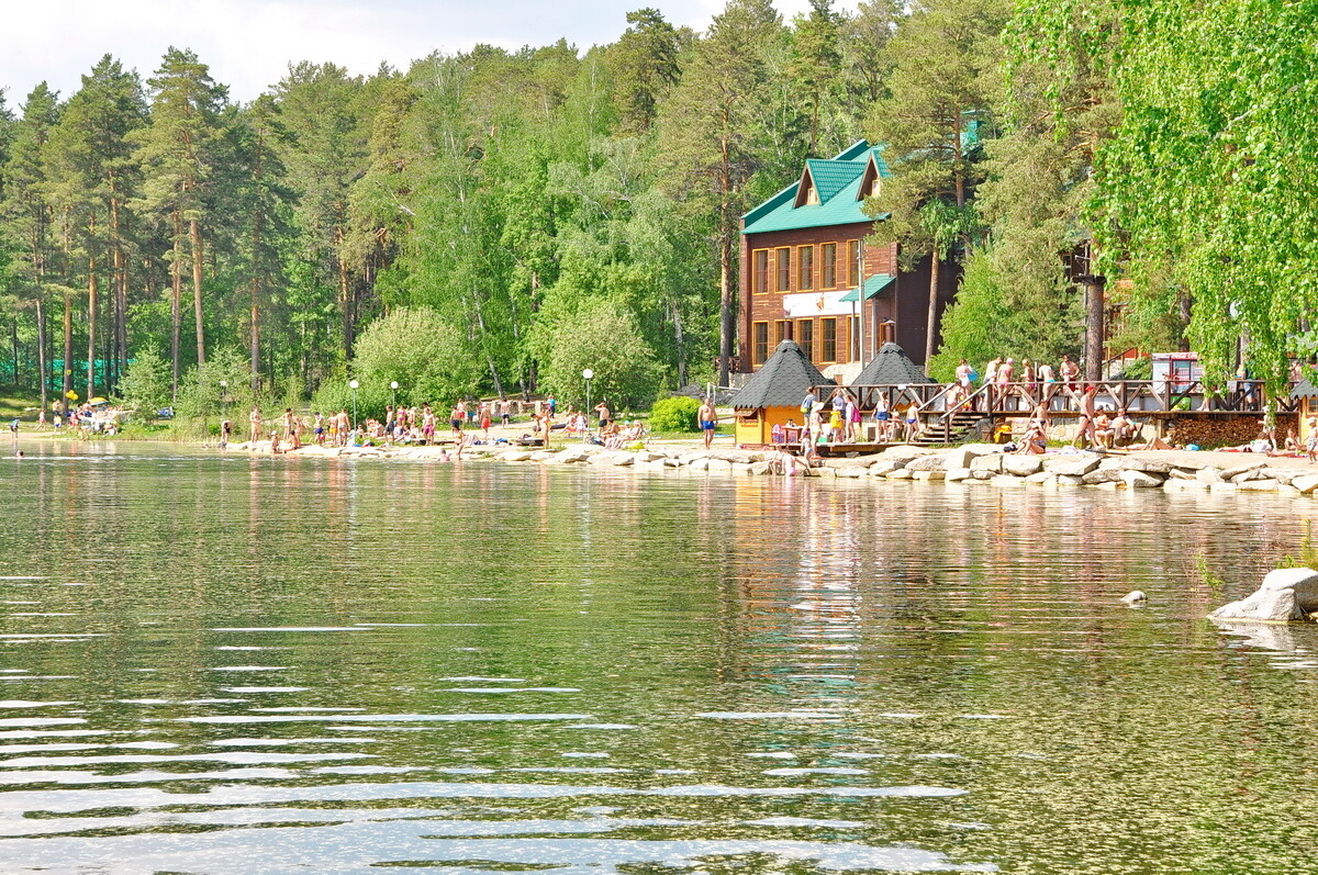 Озеро Тургояк — базы отдыха, пляж, цены 2024, где находится, фото, домики, остров Веры