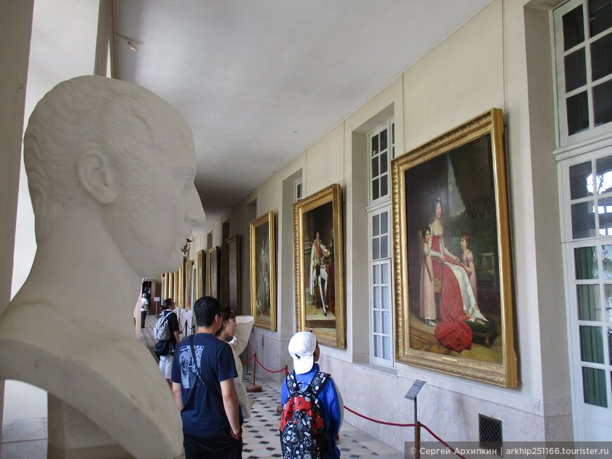 Дворец Фонтебло — резиденция Наполеона и французских королей.