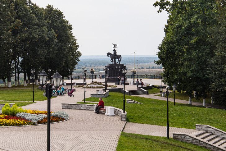 Смотровая площадка и памятник князю Владимиру