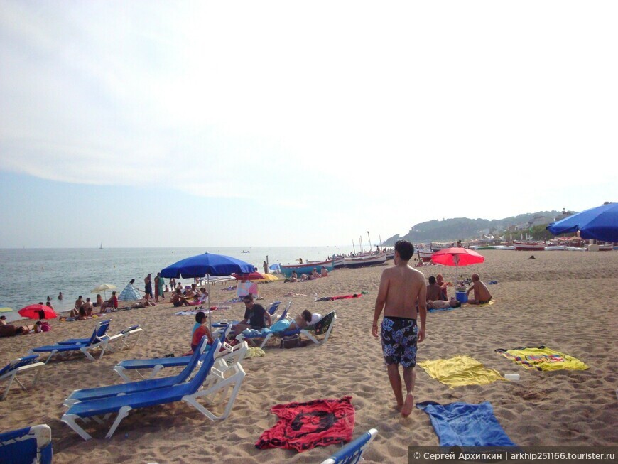 Гран-Калелья — центральный пляж Калельи на побережье Коста-Брава в Испании