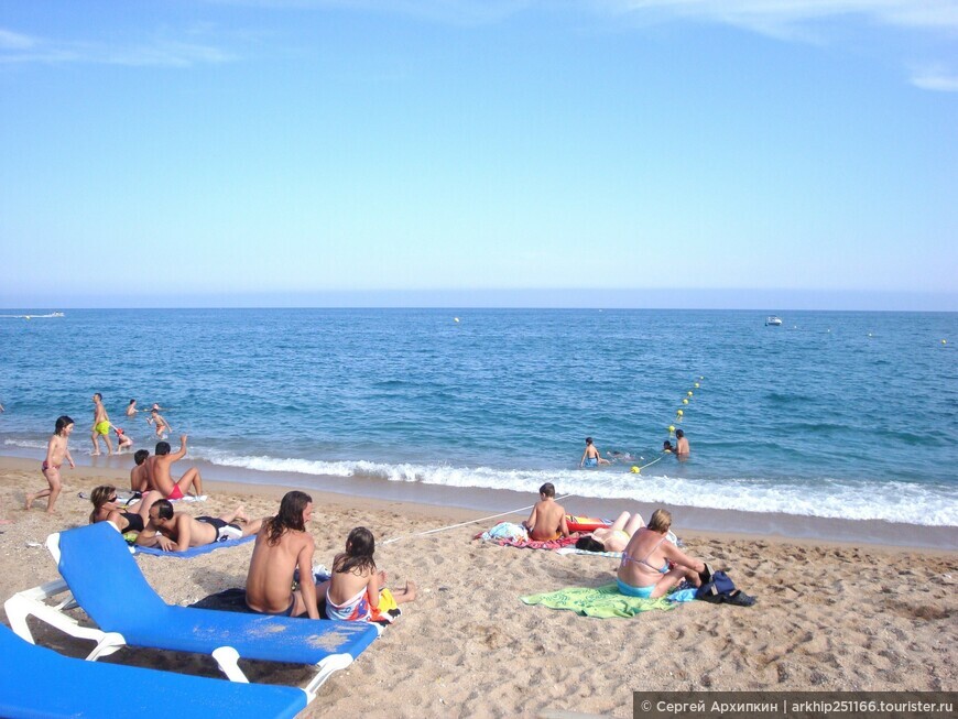 Гран-Калелья — центральный пляж Калельи на побережье Коста-Брава в Испании