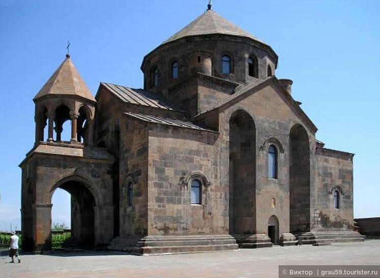Церковь Святой Рипсиме в Эчмидзиане (фото из Интернета)