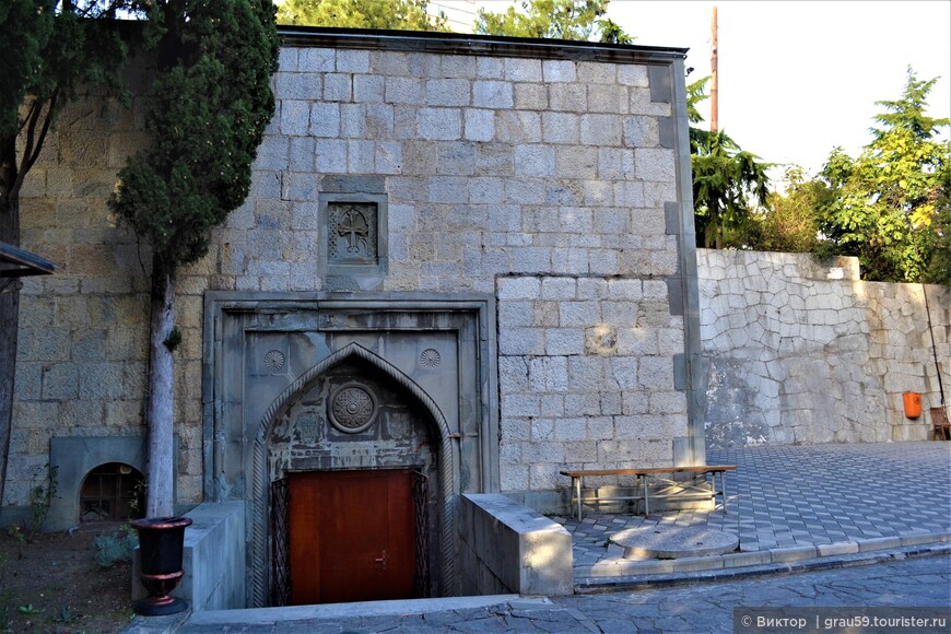 Сто ступеней к храму или Самый большой армянский храм Крыма
