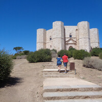 Кастель-дель-Монте переводится как замок горы и считается одним из самых известных замков в мире.