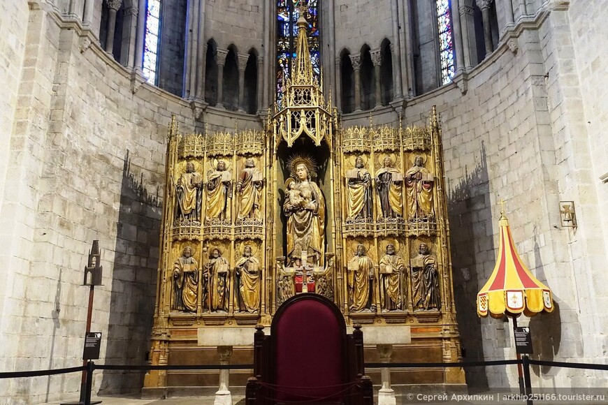 Средневековый собор Сан-Фелиу в испанской Жироне