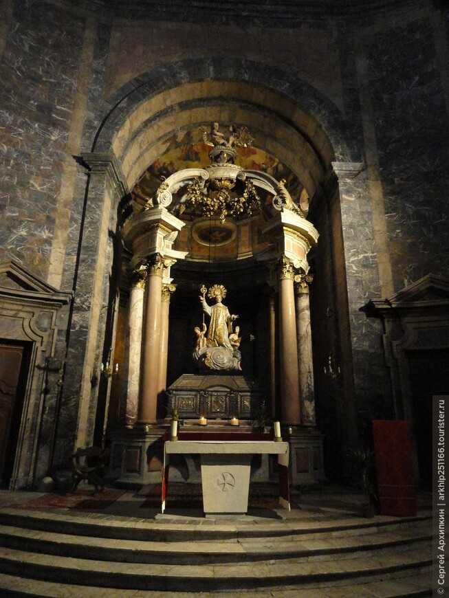 Средневековый собор Сан-Фелиу в испанской Жироне