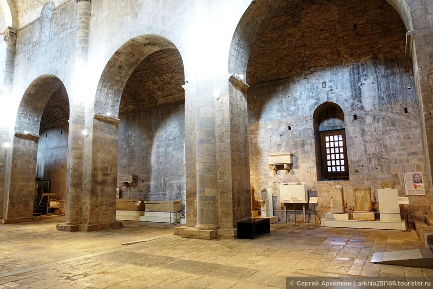 Музей археологии в средневековом соборе в Жироне