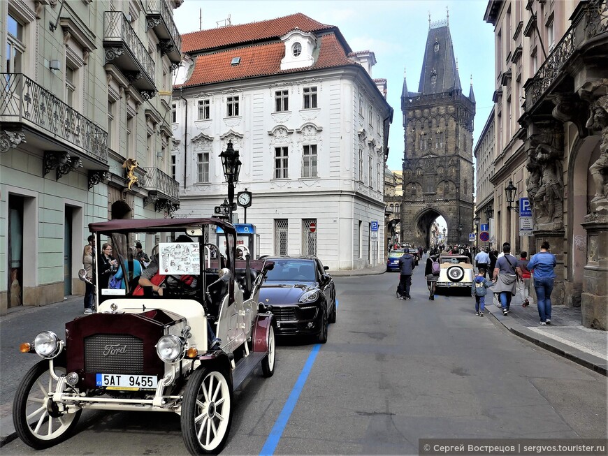 На таких раритетных авто в Праге катаю туристов